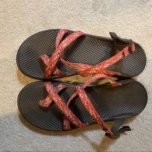 Printed pink red fuchsia slide on chacos